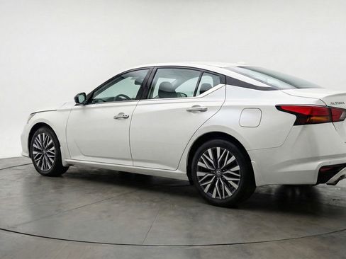 Used 2025 Nissan Altima 2.5 SV image 6