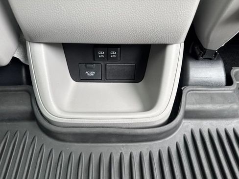 Used 2018 Toyota Highlander Limited Platinum AWD/4WD image 36
