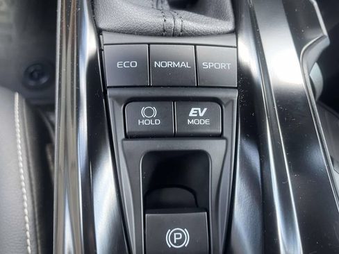 Used 2025 Toyota Camry SE FWD image 28