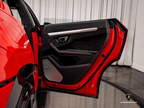 Used 2024 Lamborghini Urus S AWD/4WD image 50