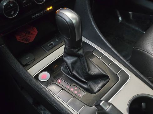 Used 2021 Volkswagen Passat 2.0T SE image 32