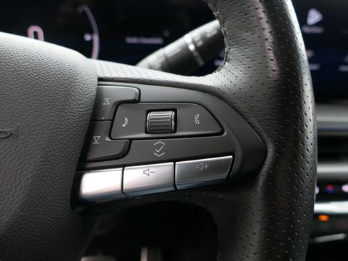 Certified 2024 Cadillac XT4 Sport FWD image 17