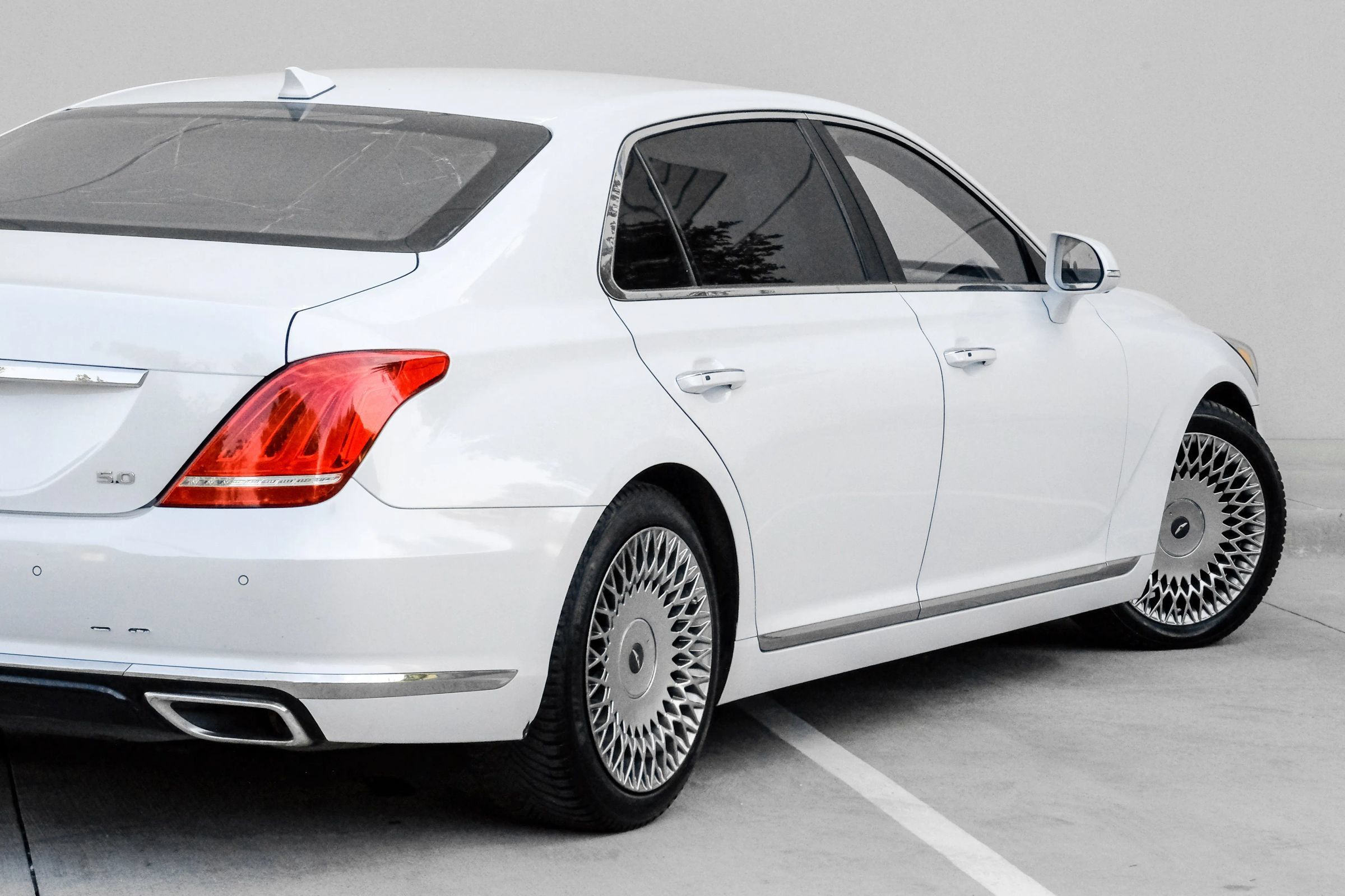 Used 2019 Genesis G90 5.0 Ultimate RWD image 14