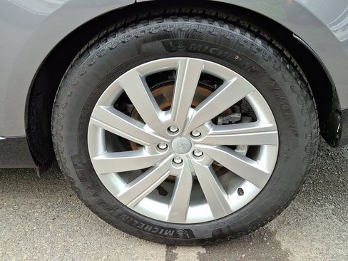 Certified 2023 Land Rover Range Rover SE image 12