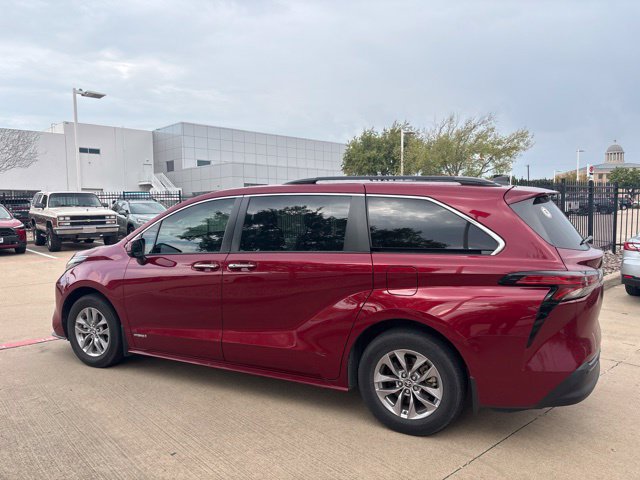 Used 2021 Toyota Sienna XLE FWD image 8