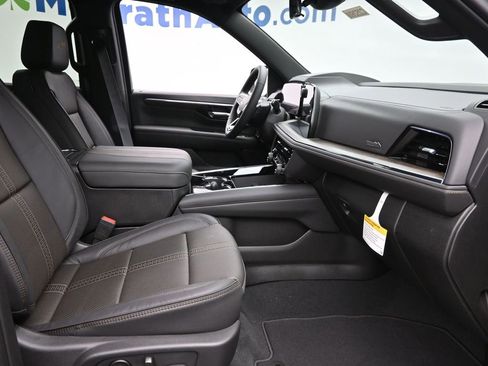 New 2025 Chevrolet Suburban High Country image 7