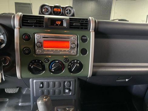 Used 2014 Toyota FJ Cruiser 4WD w/ Convenience Package image 21