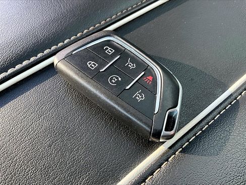 Used 2021 Cadillac Escalade Premium Luxury image 10