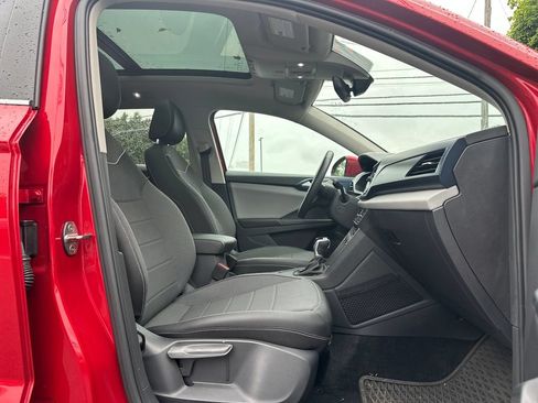 Certified 2023 Volkswagen Taos SE w/ Panoramic Sunroof Package FWD image 20