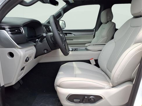 New 2026 Jeep Grand Wagoneer 2WD image 8