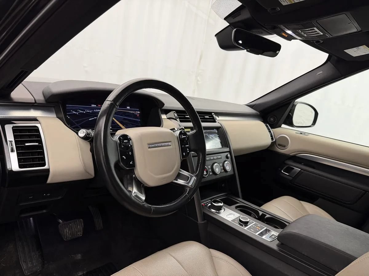 Used 2020 Land Rover Discovery Landmark AWD/4WD image 8