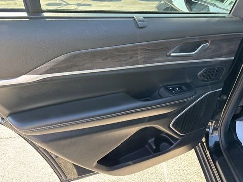 Used 2022 Jeep Grand Cherokee L Limited w/ Luxury Tech Group II image 33