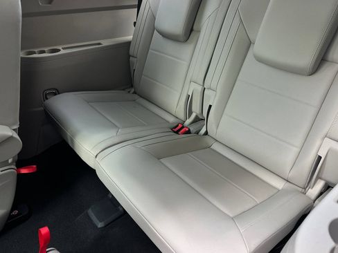 Used 2023 Volkswagen Atlas SEL AWD/4WD image 15
