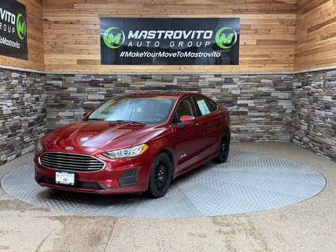Used 2019 Ford Fusion SE image 4