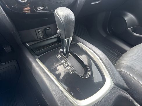 Used 2015 Nissan Rogue SL FWD image 16