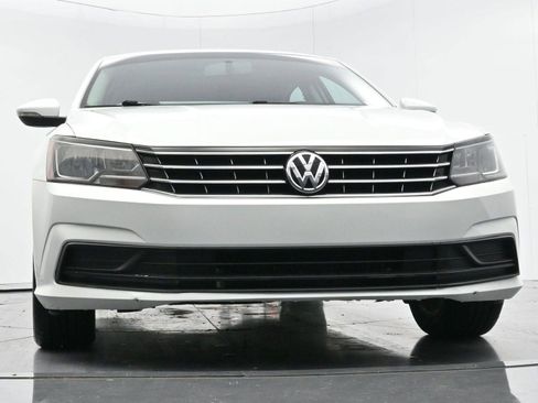 Used 2018 Volkswagen Passat 2.0T SE image 42