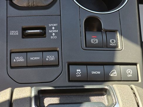 Used 2021 Toyota Highlander XLE image 21