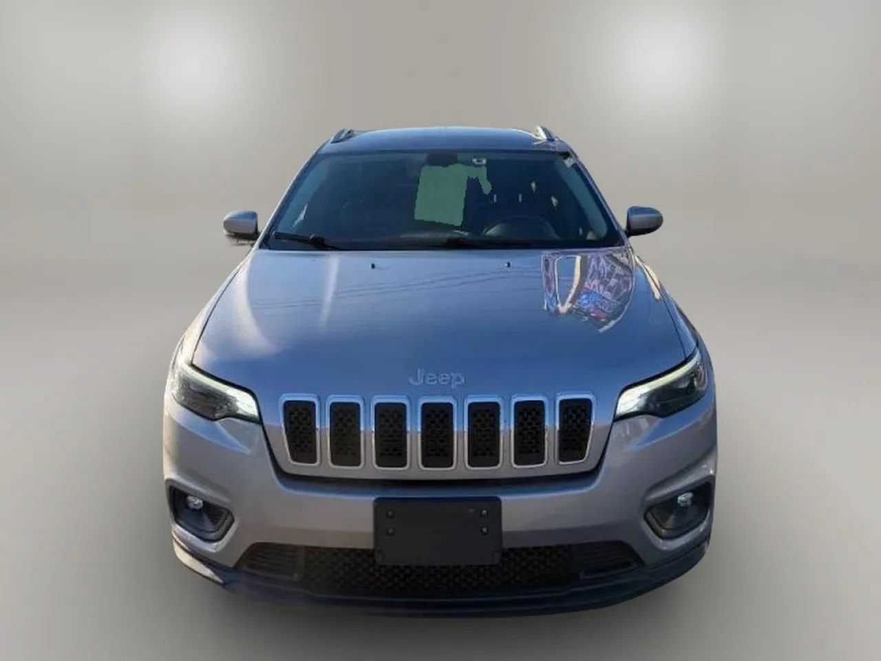 Used 2019 Jeep Cherokee Latitude Plus w/ Cold Weather Group AWD/4WD image 3