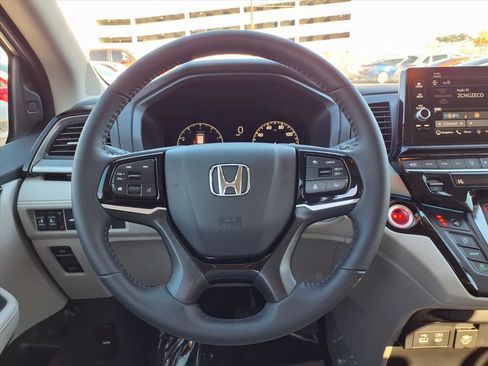 Certified 2025 Honda Odyssey Touring image 10