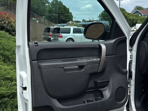 Used 2014 Chevrolet Silverado 2500 LT AWD/4WD image 10