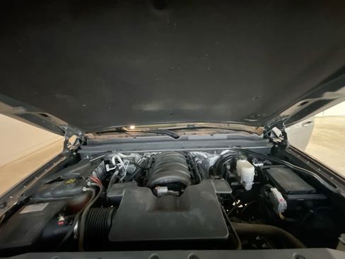 Used 2018 Chevrolet Suburban LT image 27