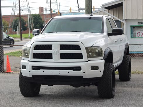 Used 2018 RAM 2500 SLT AWD/4WD image 3