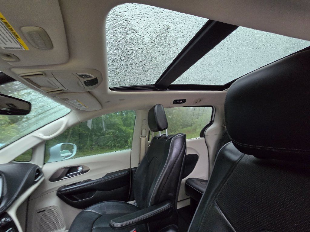 Used 2018 Chrysler Pacifica Limited w/ Advanced Safetytec Group FWD image 29