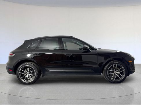 Certified 2025 Porsche Macan image 9