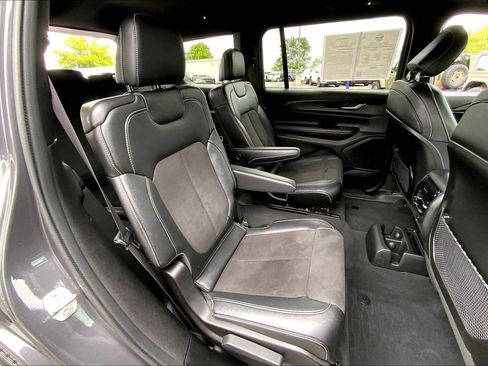 Certified 2023 Jeep Grand Cherokee L Altitude AWD/4WD image 19