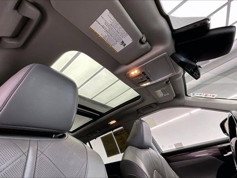 Used 2021 Toyota Highlander Platinum image 25