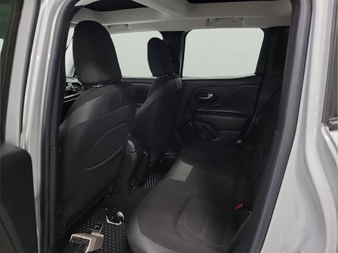 Used 2017 Jeep Renegade Altitude AWD/4WD image 8