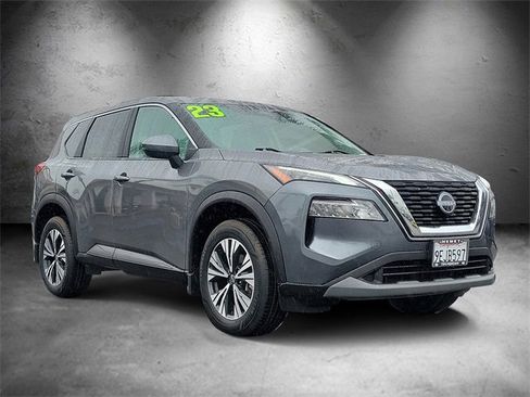Used 2023 Nissan Rogue SV image 2