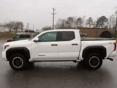 Used 2025 Toyota Tacoma TRD Off-Road image 4