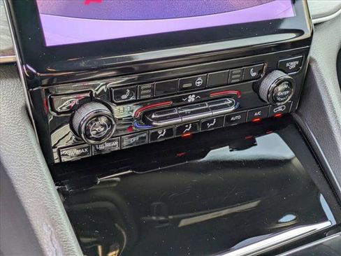 Used 2025 Jeep Grand Cherokee L Limited image 17