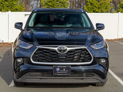 Used 2021 Toyota Highlander XLE image 2