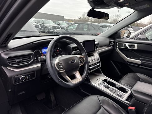 Used 2023 Ford Explorer XLT w/ Equipment Group 202A image 6