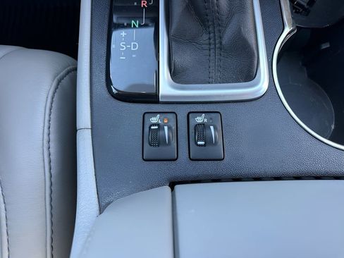 Used 2018 Toyota Highlander image 24