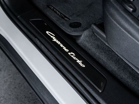 Certified 2025 Porsche Cayenne Turbo AWD/4WD image 13