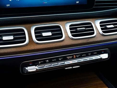 Used 2024 Mercedes-Benz GLE 450 4MATIC w/ Winter Package image 70