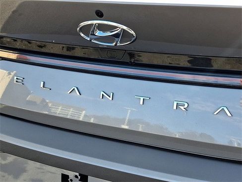 Certified 2022 Hyundai Elantra Limited w/ Cargo Package image 31