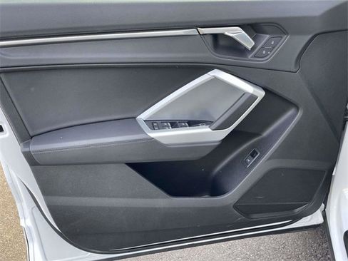 Used 2025 Audi Q3 2.0T Premium image 18