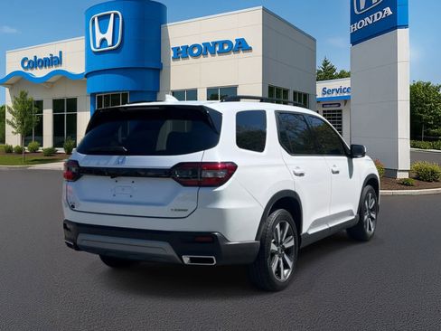 Used 2023 Honda Pilot Touring image 6