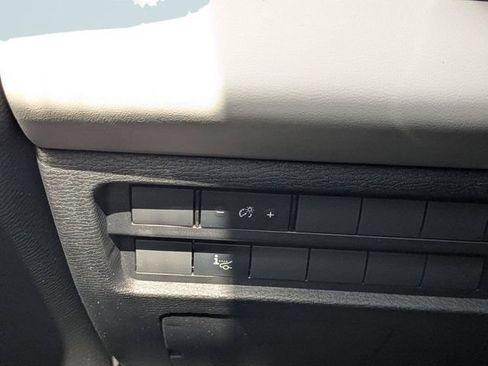 Used 2025 Mitsubishi Outlander AWD image 29