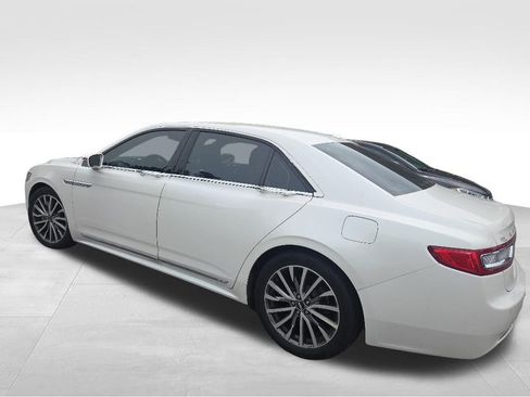 Used 2017 Lincoln Continental Select w/ Climate Package FWD image 4