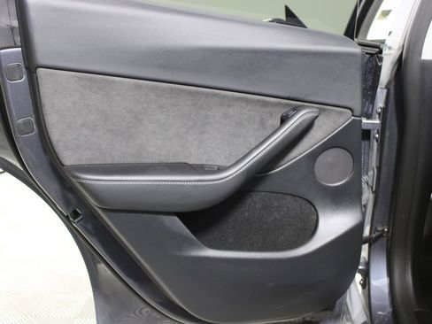 Used 2023 Tesla Model Y Performance image 18