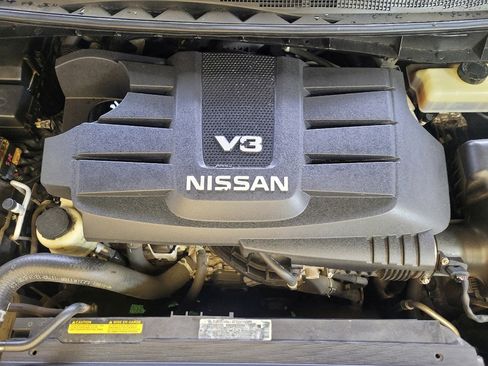 Used 2018 Nissan Titan SV w/ SV Convenience Package RWD image 30