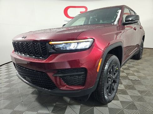 New 2025 Jeep Grand Cherokee 4WD image 3