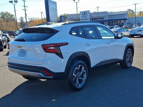 Used 2024 Chevrolet Trax LT image 4