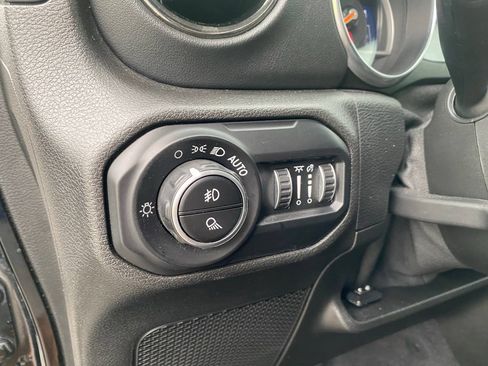 Used 2021 Jeep Gladiator Overland AWD/4WD image 16