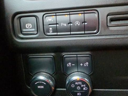 Used 2024 GMC Yukon SLT RWD image 34